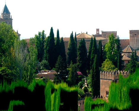 Flug + Hotel Granada